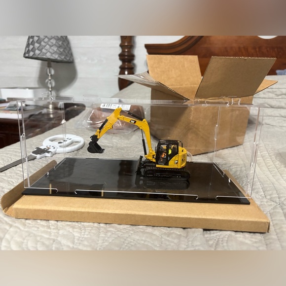 1 Pcs Clear Acrylic Display Case for 1:24 Model Car Requires Installation - Picture 7 of 8